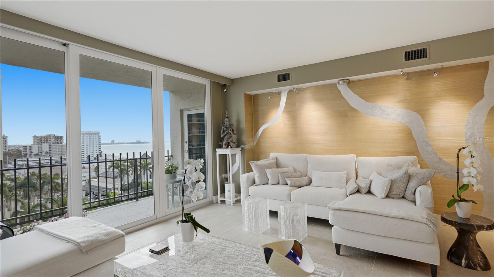 Listing photo id 13 for 1212 Benjamin Franklin Drive 907