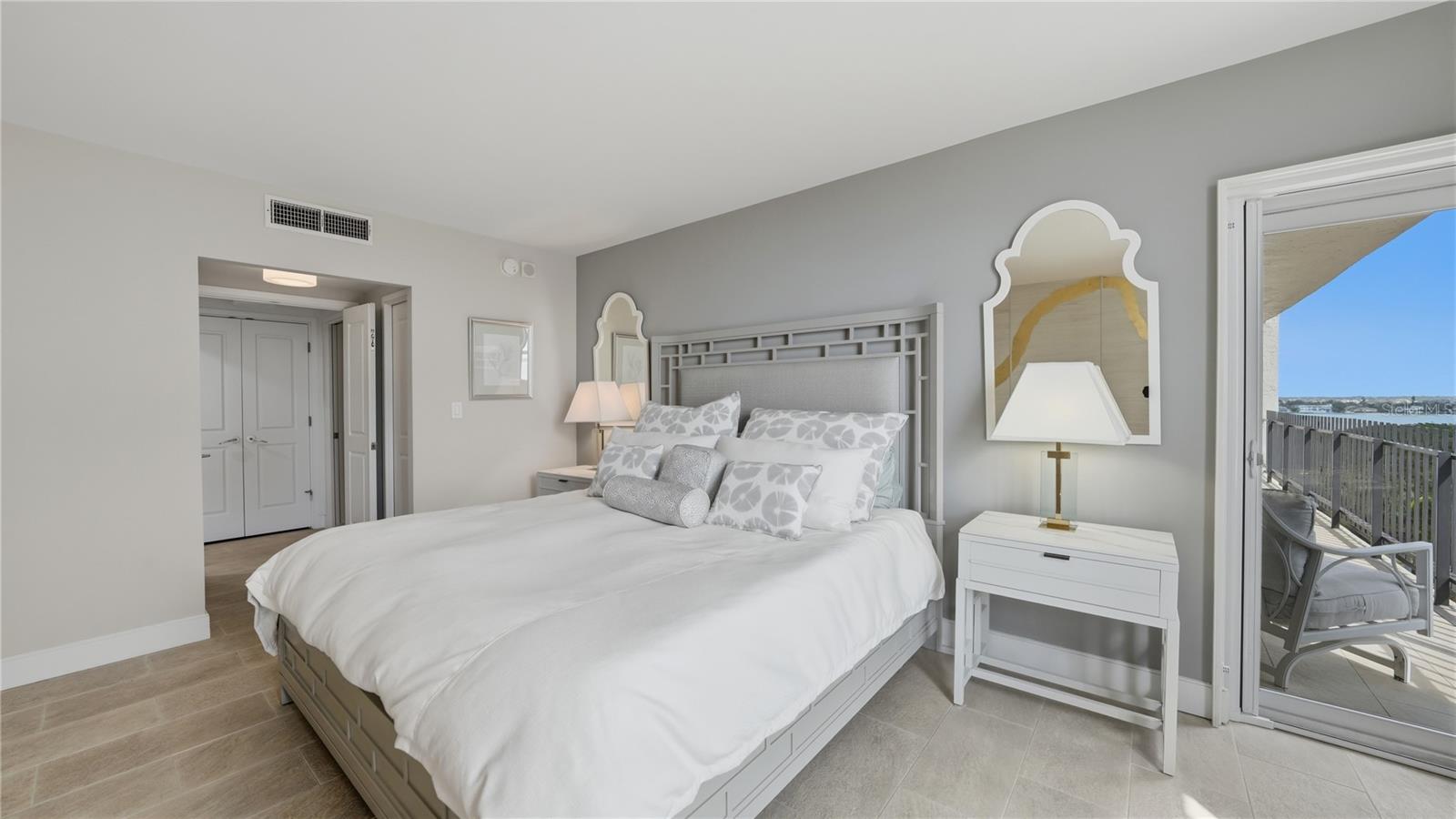 Listing photo id 16 for 1212 Benjamin Franklin Drive 907