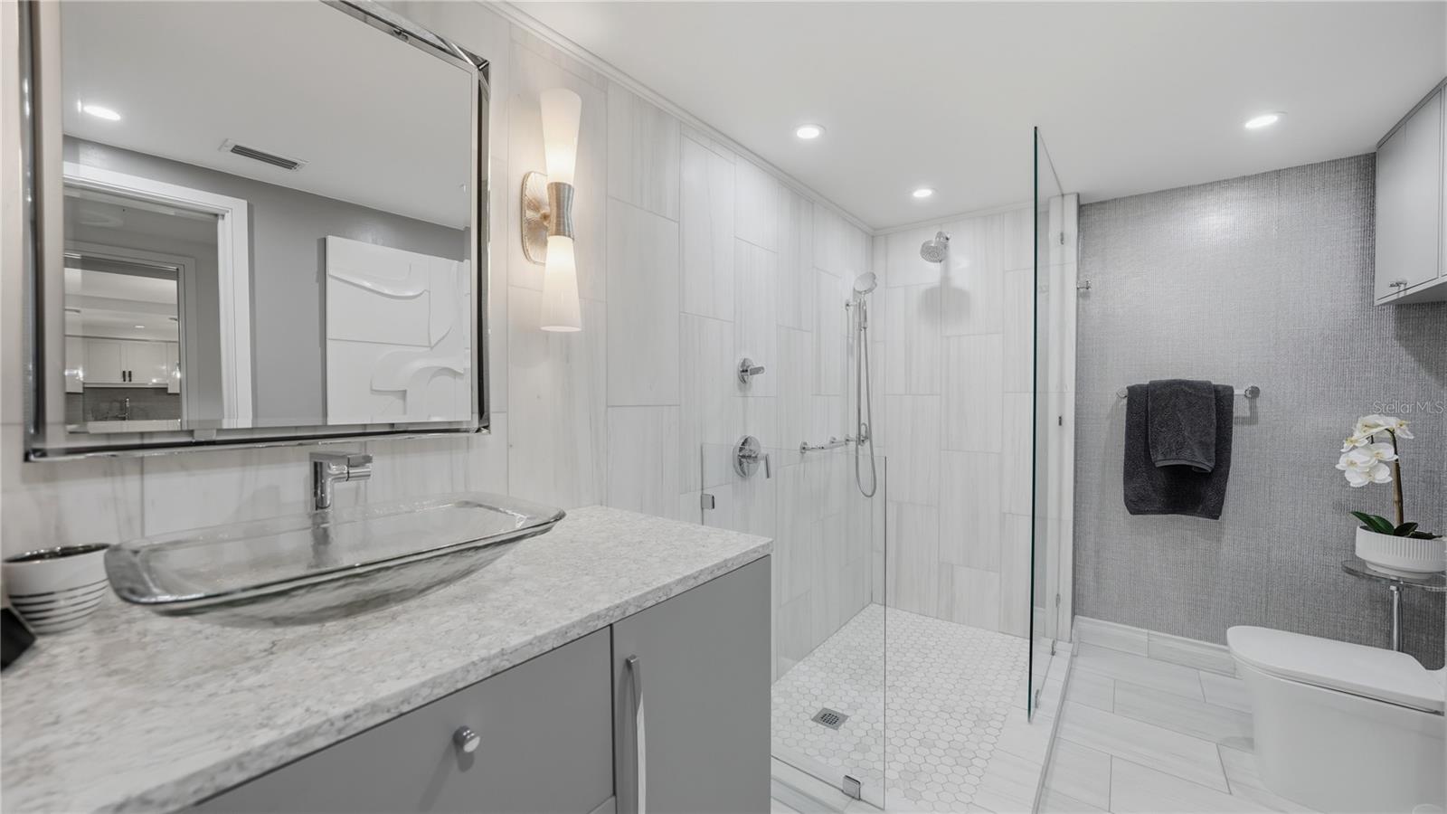 Listing photo id 21 for 1212 Benjamin Franklin Drive 907