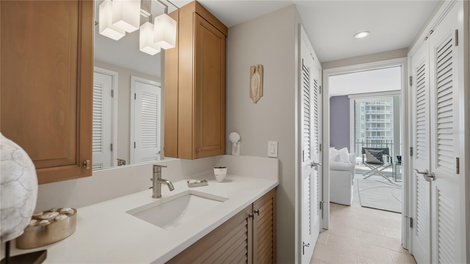 Listing photo id 25 for 1212 Benjamin Franklin Drive 907