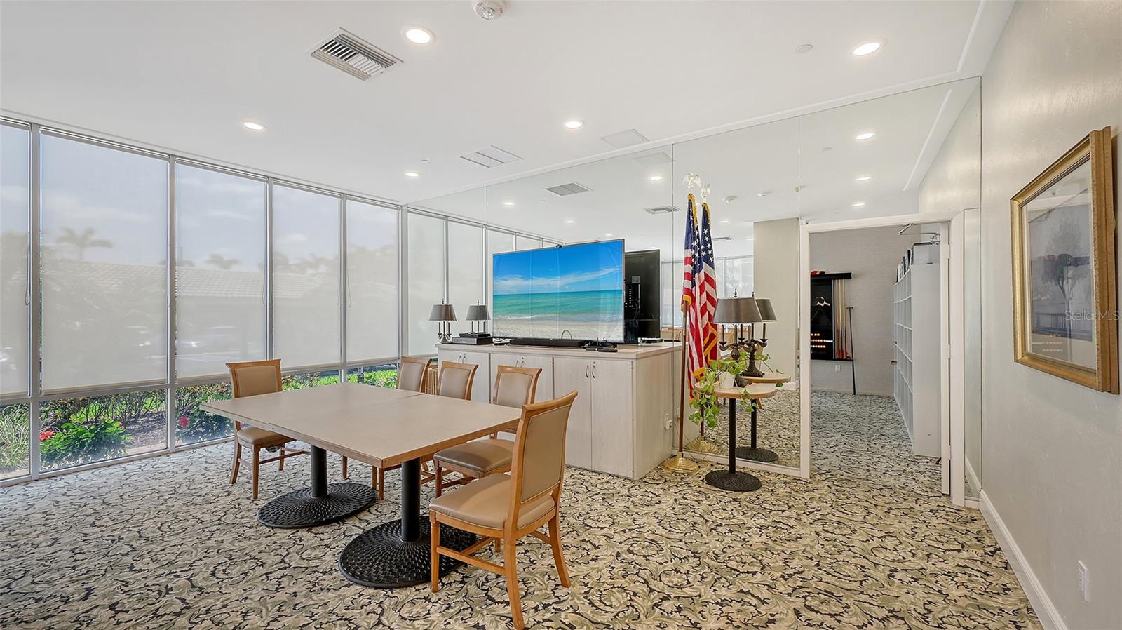 Listing photo id 32 for 1212 Benjamin Franklin Drive 907