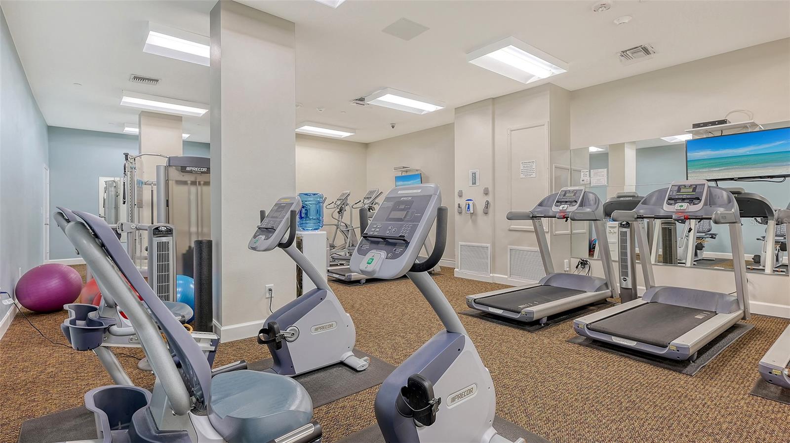 Listing photo id 34 for 1212 Benjamin Franklin Drive 907