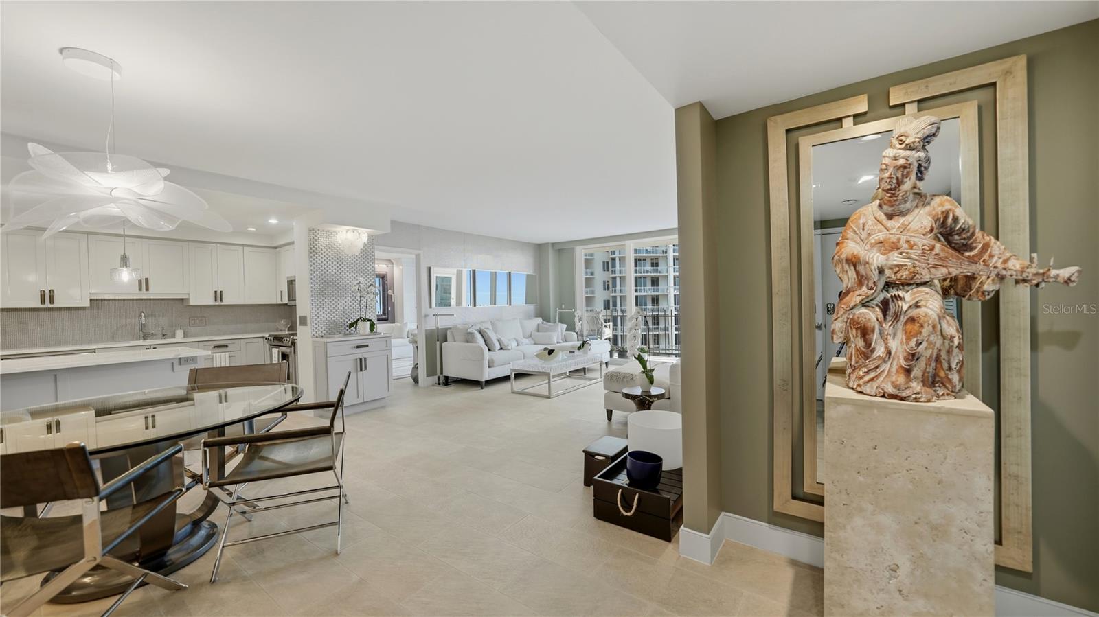 Listing photo id 2 for 1212 Benjamin Franklin Drive 907