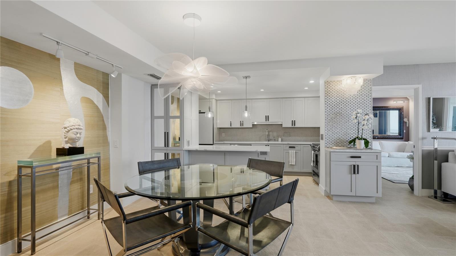 Listing photo id 4 for 1212 Benjamin Franklin Drive 907