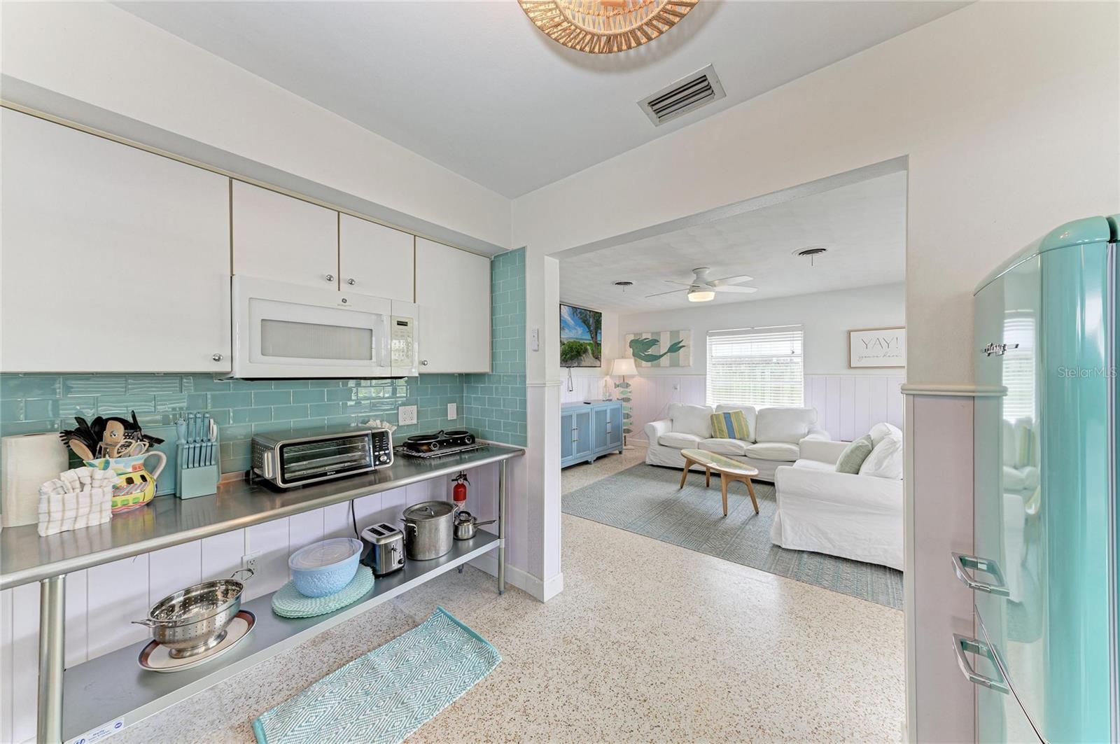 Image 13 of 39 For 2111 Avenue B