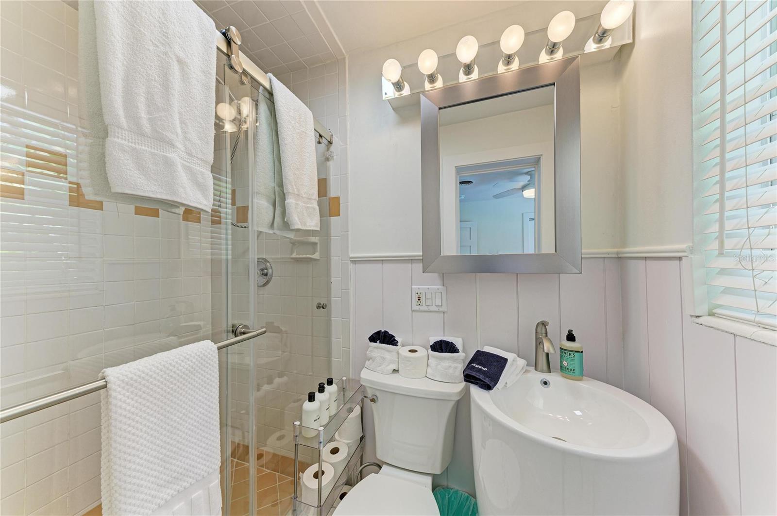 Image 16 of 39 For 2111 Avenue B