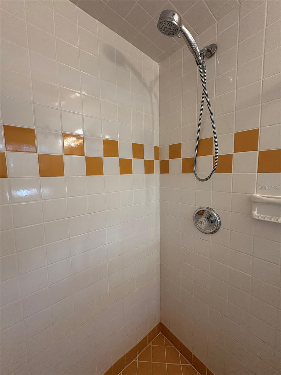 Image 17 of 39 For 2111 Avenue B