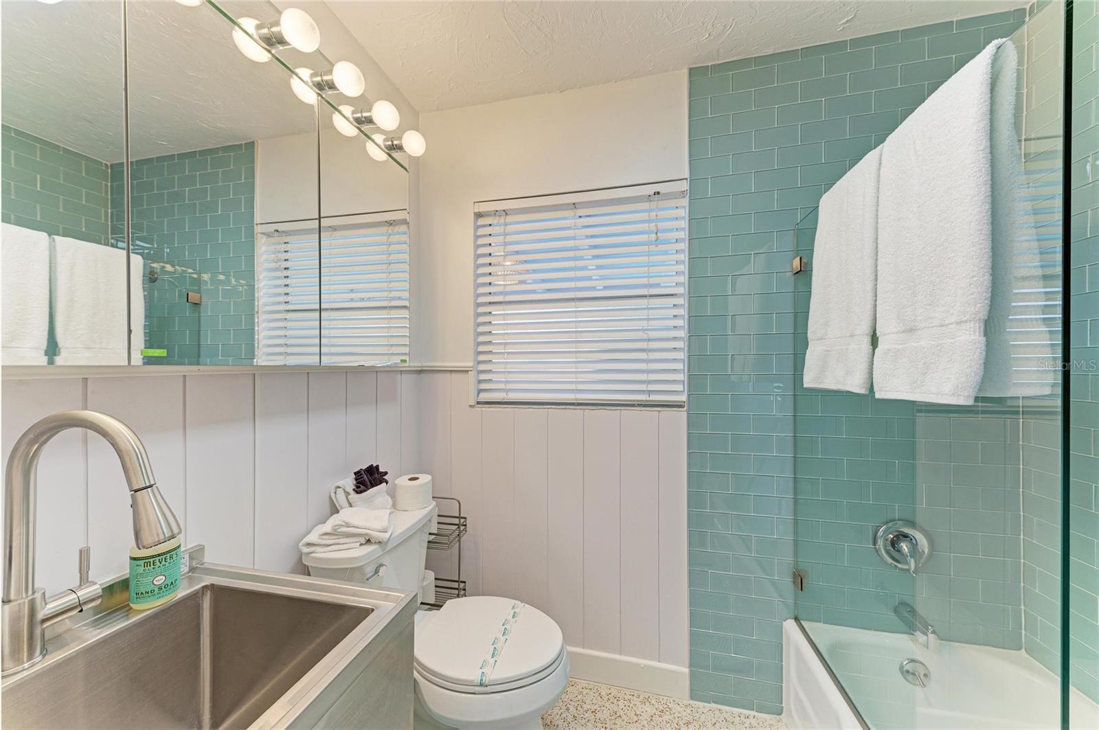 Image 21 of 39 For 2111 Avenue B