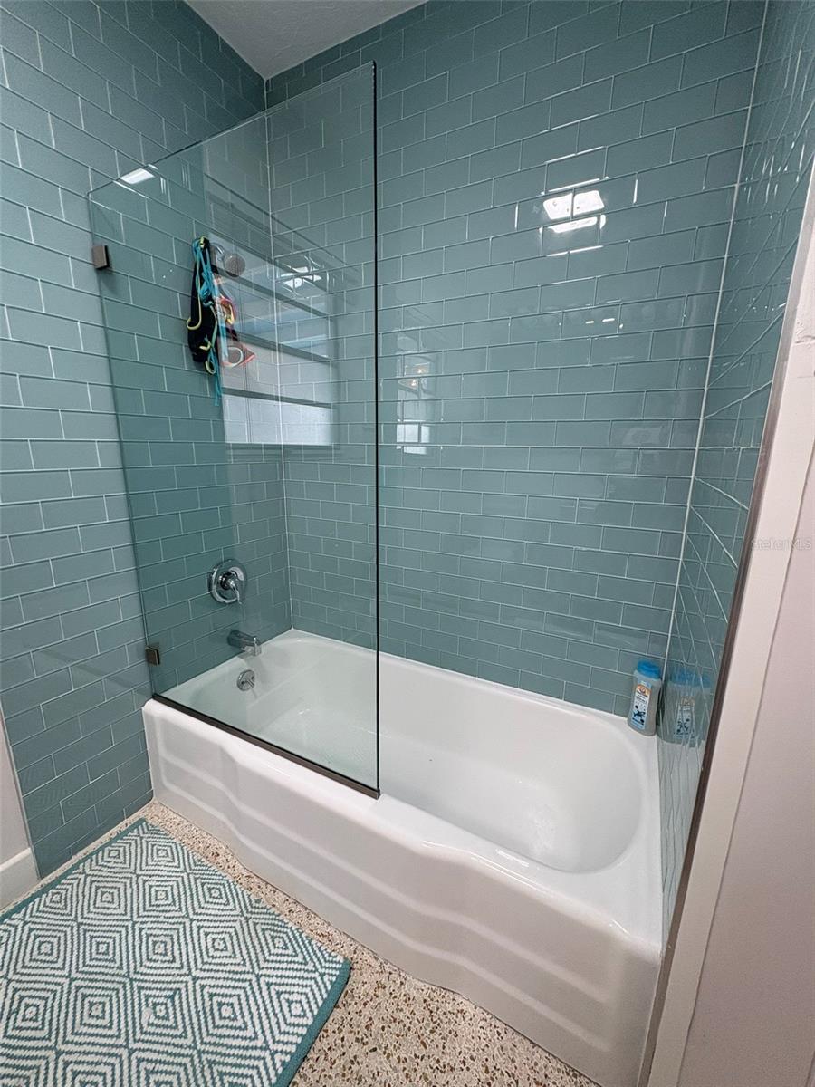 Image 22 of 39 For 2111 Avenue B