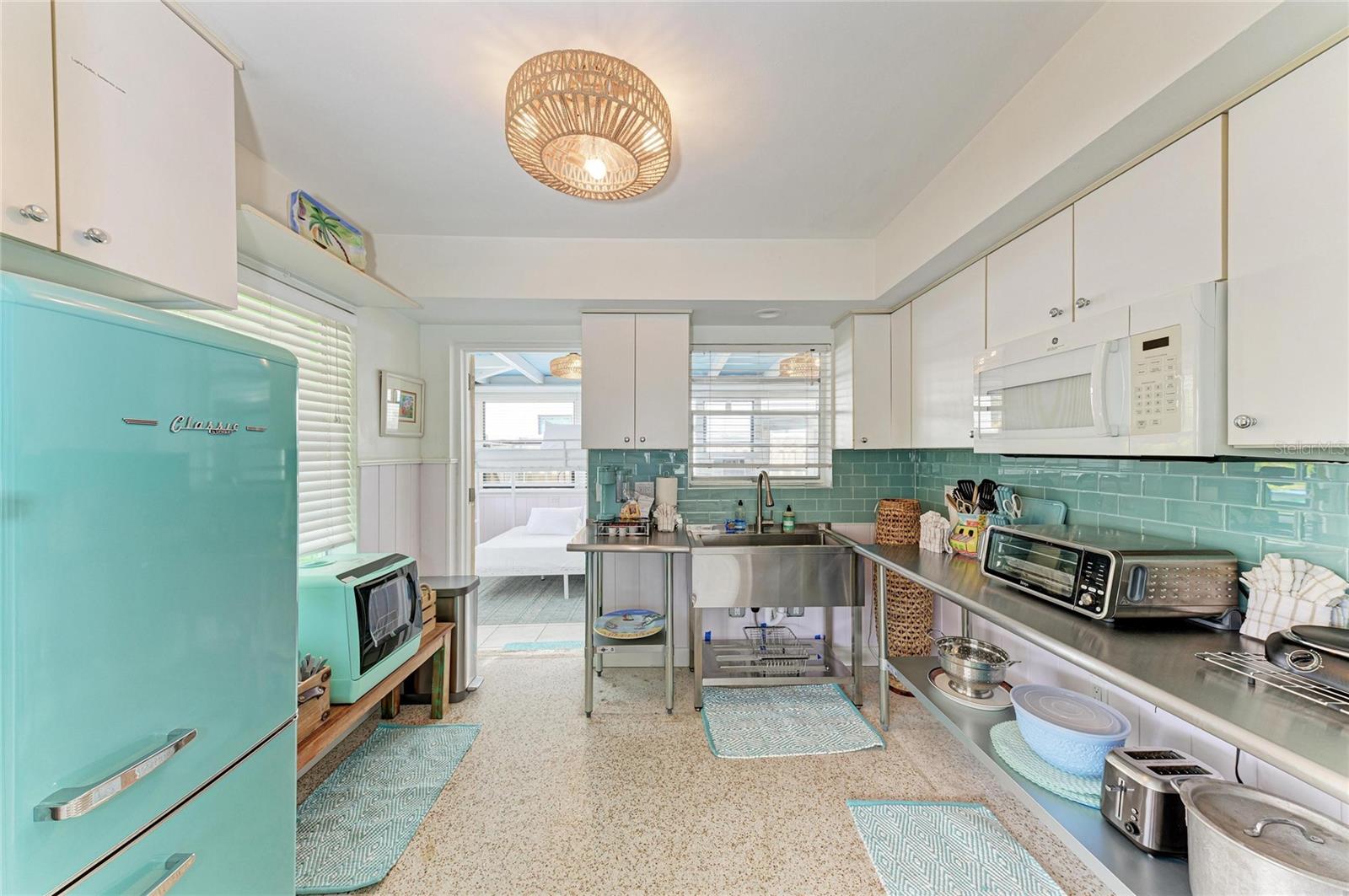 Image 9 of 39 For 2111 Avenue B