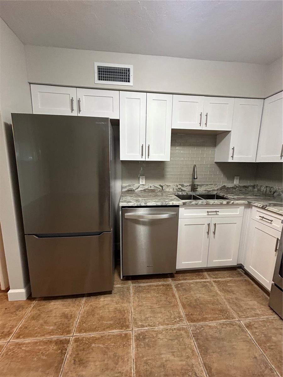 Image 3 of 11 For 7006 Midnight Pass Road 2