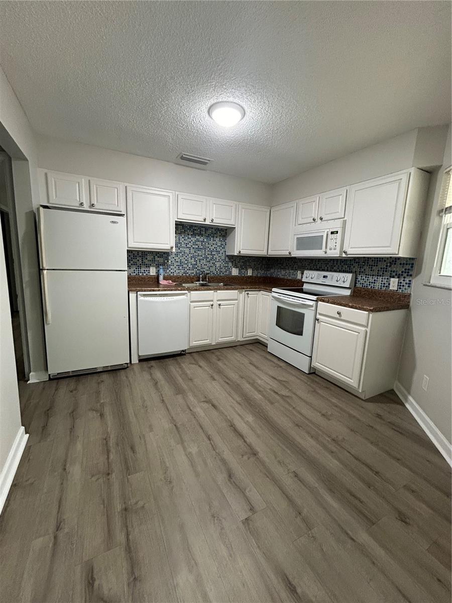 Image 3 of 12 For 7006 Midnight Pass Road