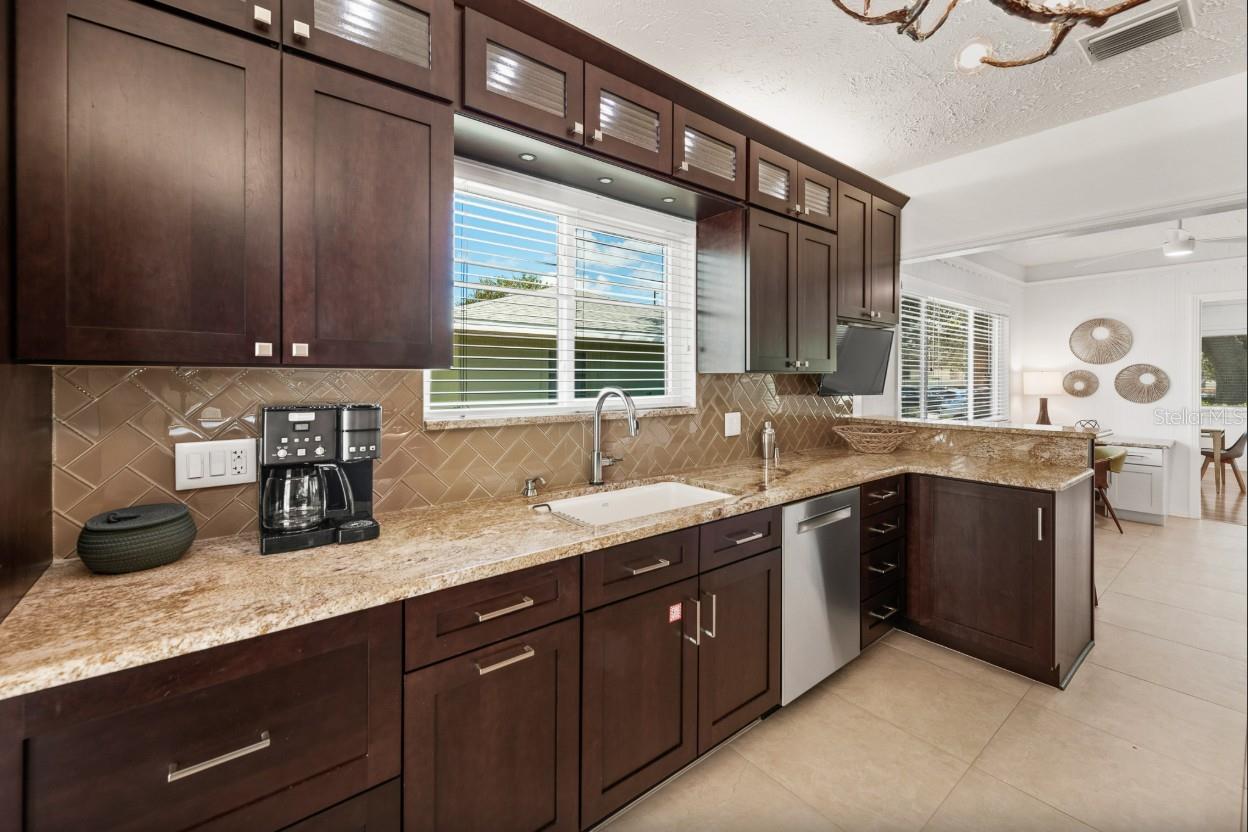 Image 11 of 58 For 140 Blvd Of The Presidents