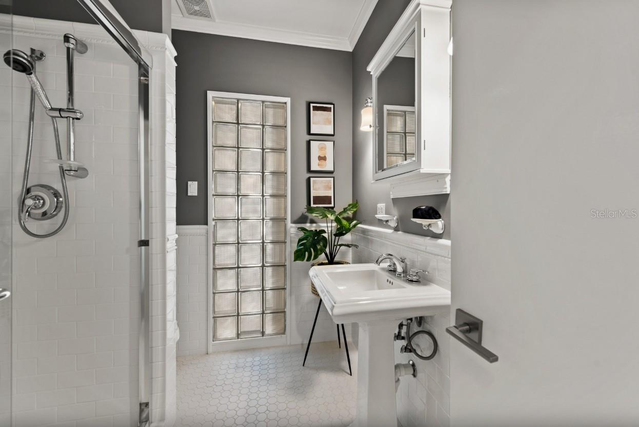 Image 28 of 58 For 140 Blvd Of The Presidents