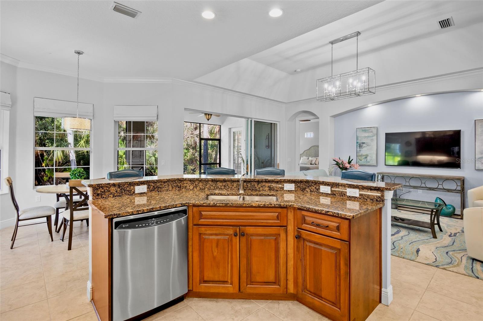 Image 16 of 47 For 5013 Hanging Moss Lane