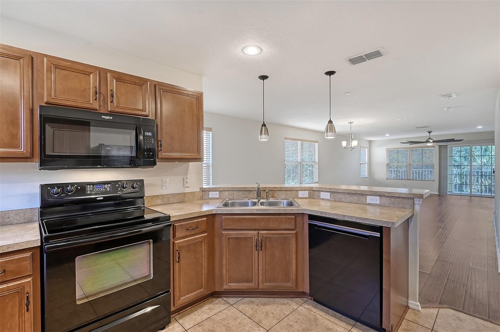 Image 18 of 65 For 8922 White Sage Loop