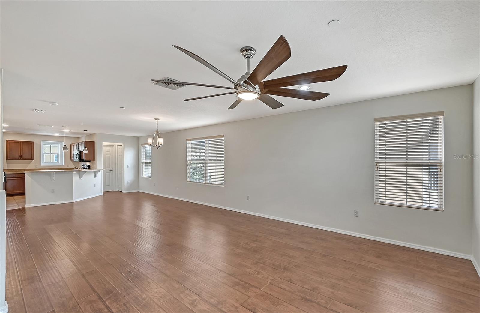 Image 5 of 65 For 8922 White Sage Loop