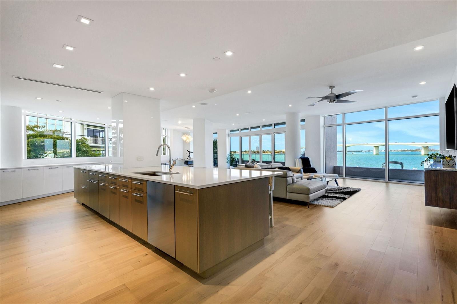 Image 22 of 100 For 280 Golden Gate Point 200