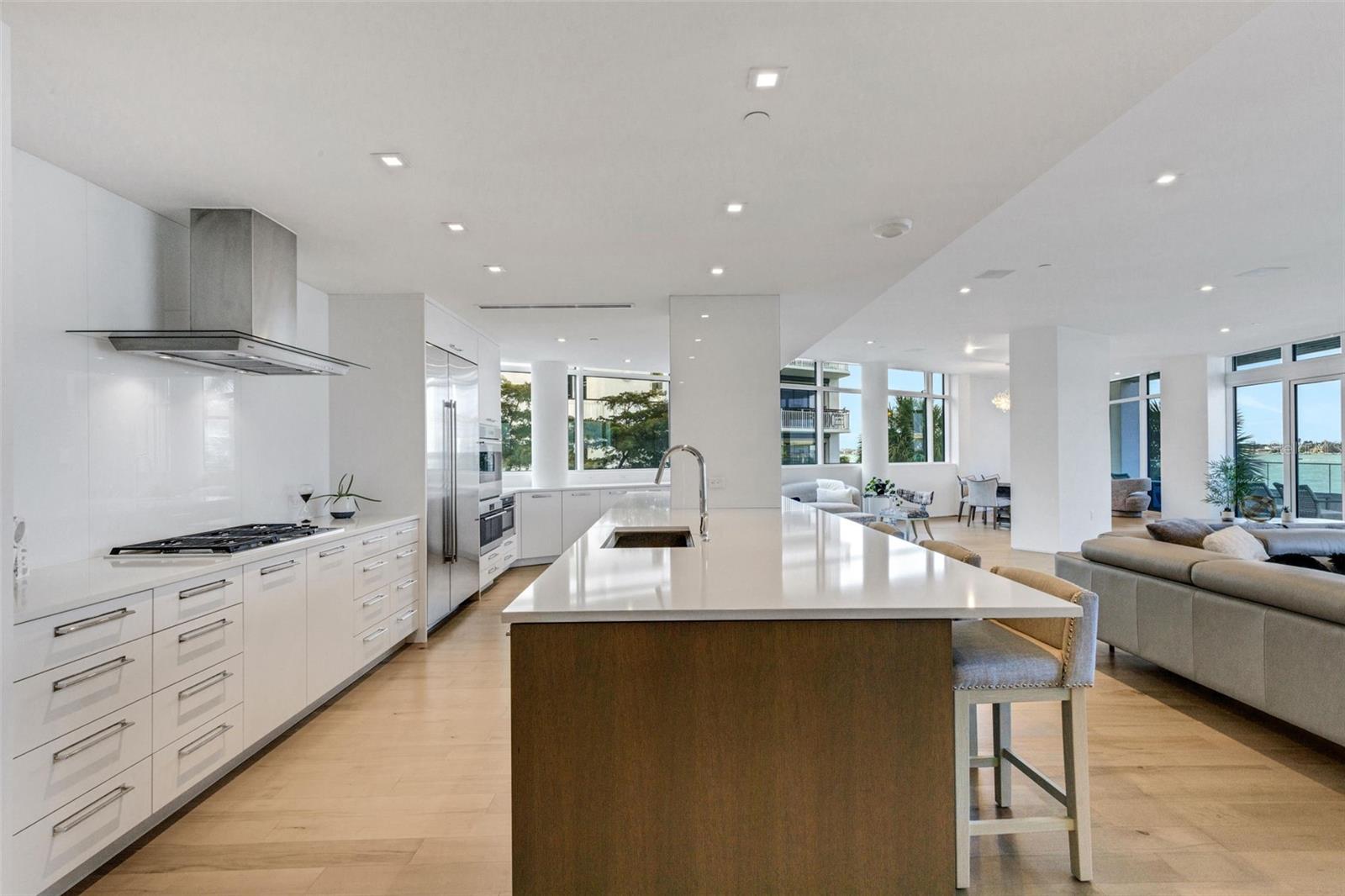 Image 24 of 100 For 280 Golden Gate Point 200