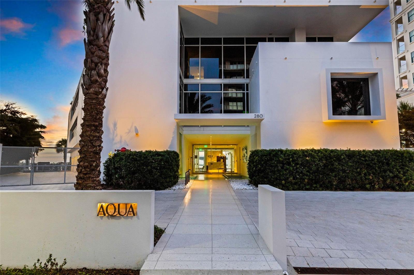 Image 3 of 100 For 280 Golden Gate Point 200