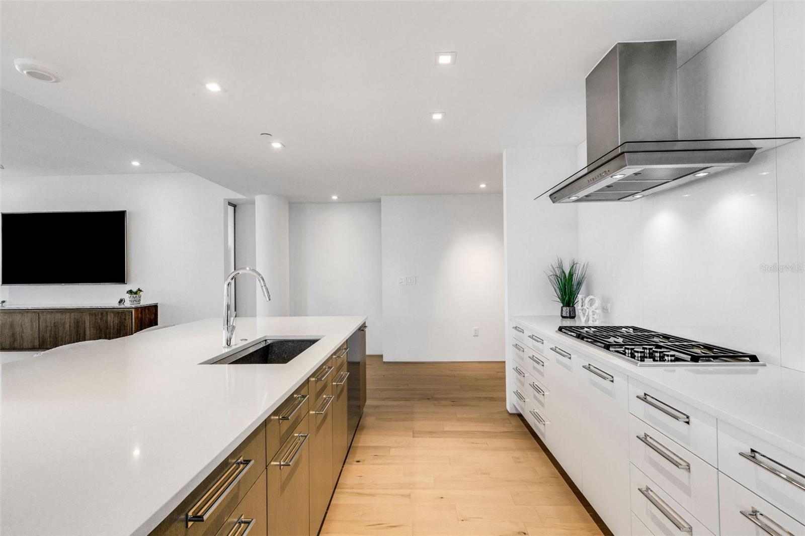 Image 30 of 100 For 280 Golden Gate Point 200