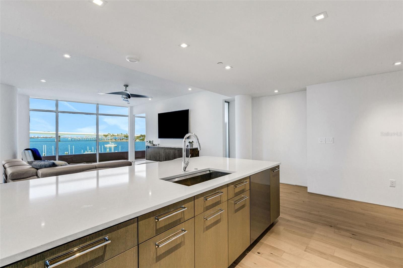 Image 31 of 100 For 280 Golden Gate Point 200