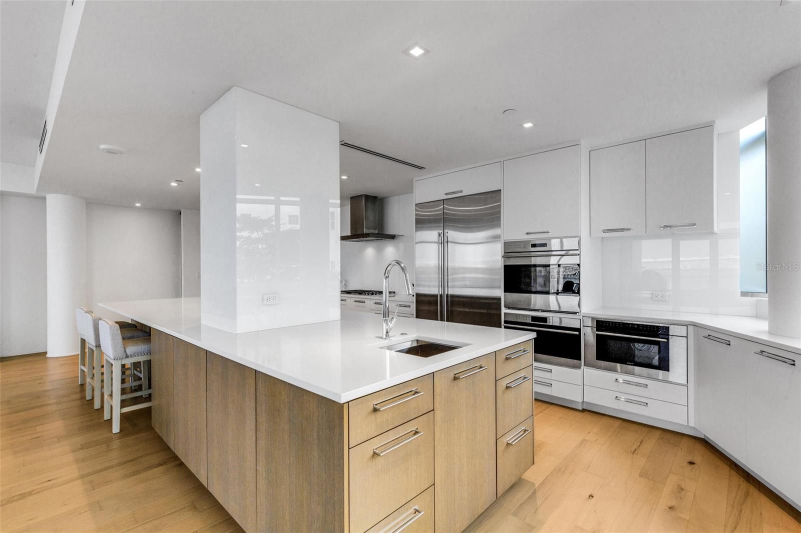 Image 36 of 100 For 280 Golden Gate Point 200