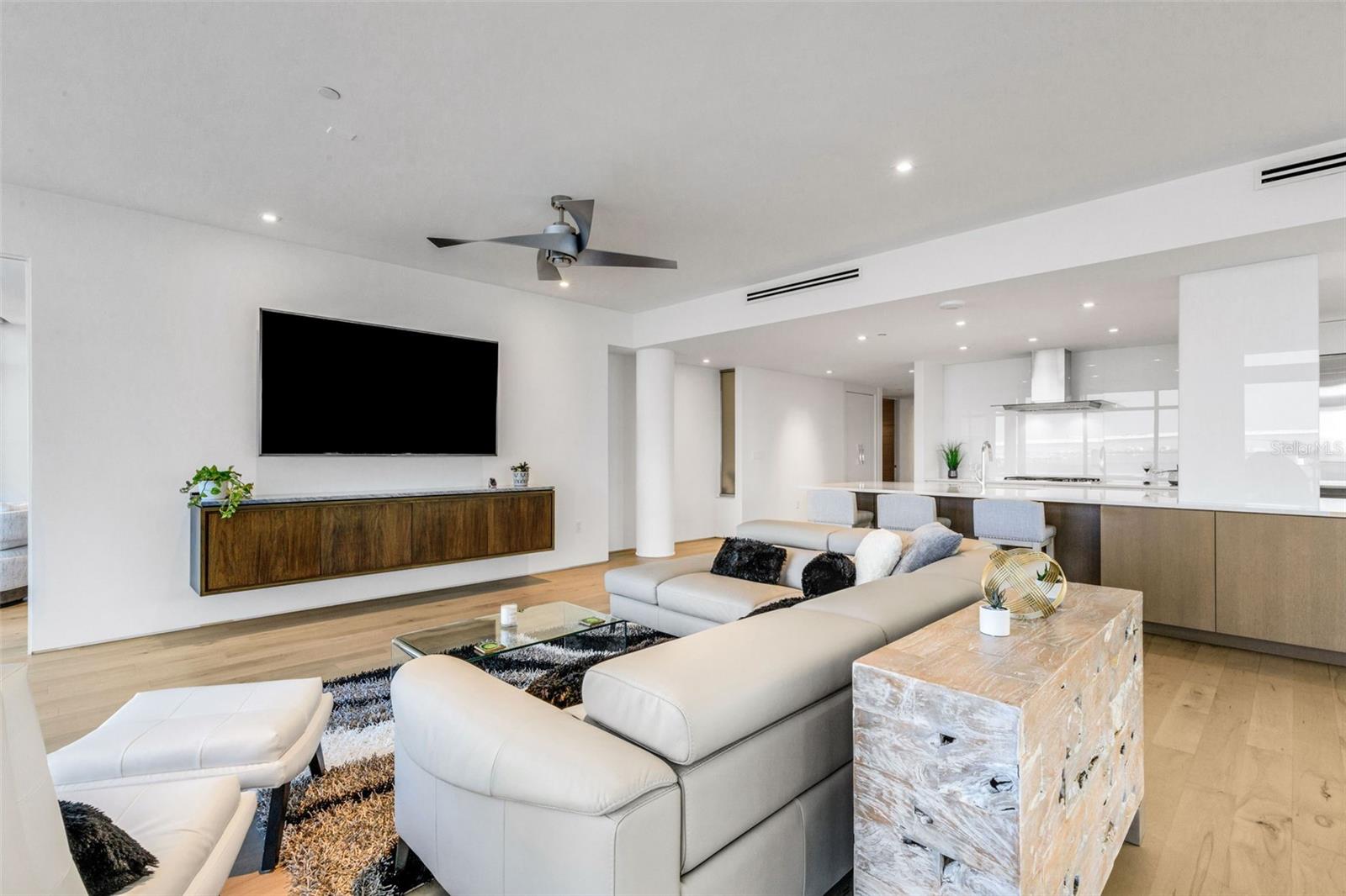 Image 48 of 100 For 280 Golden Gate Point 200