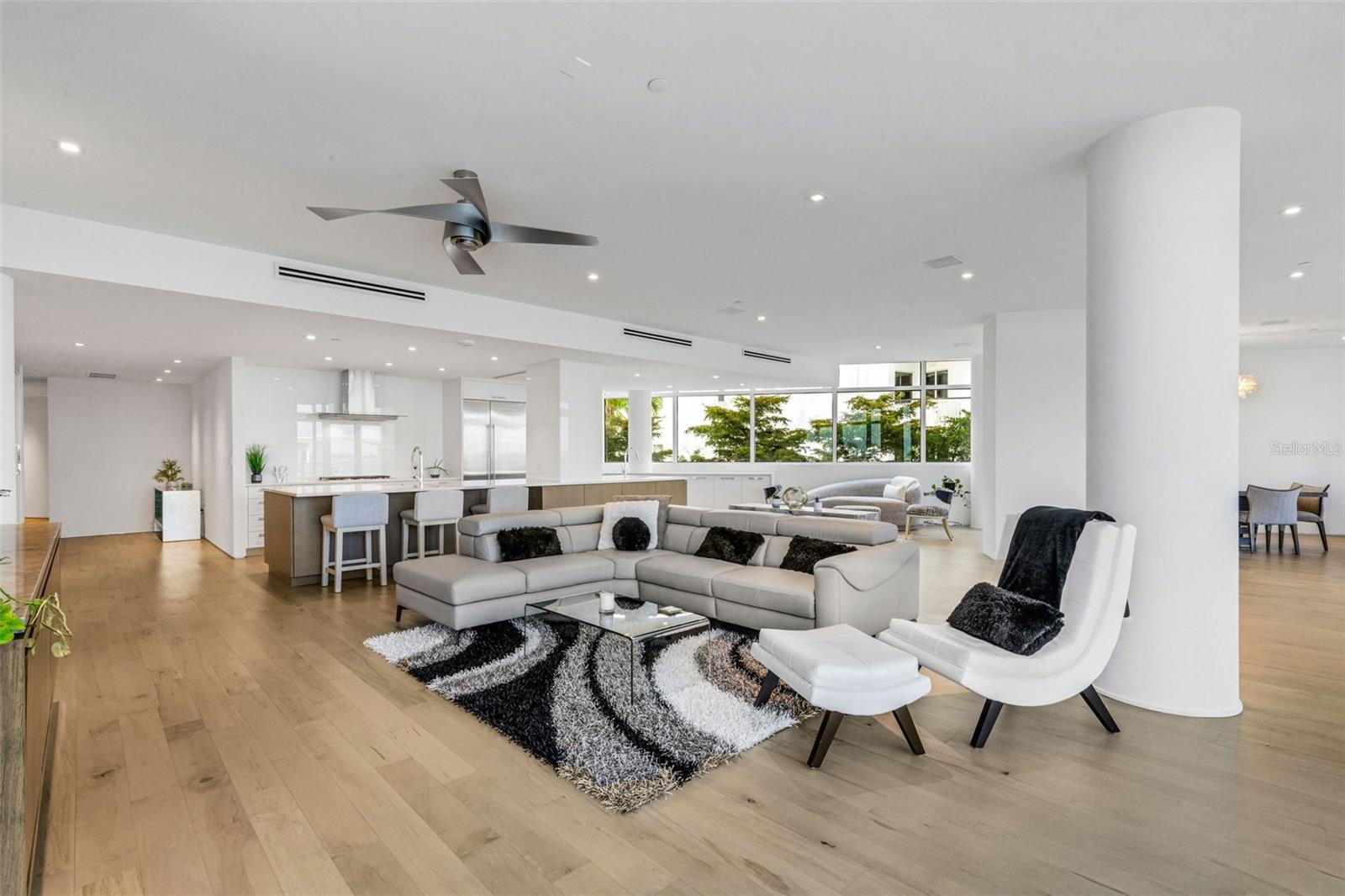 Image 52 of 100 For 280 Golden Gate Point 200