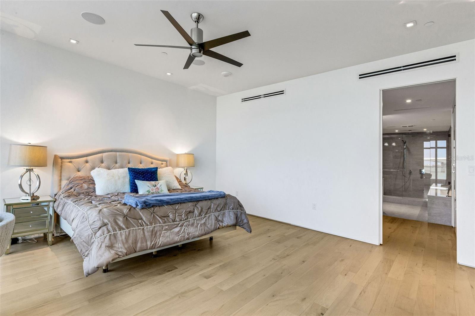 Image 54 of 100 For 280 Golden Gate Point 200