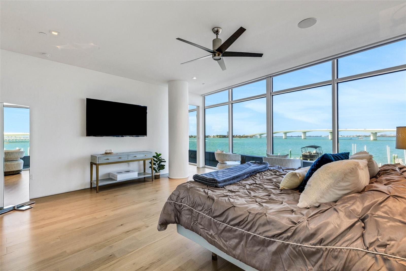 Image 56 of 100 For 280 Golden Gate Point 200