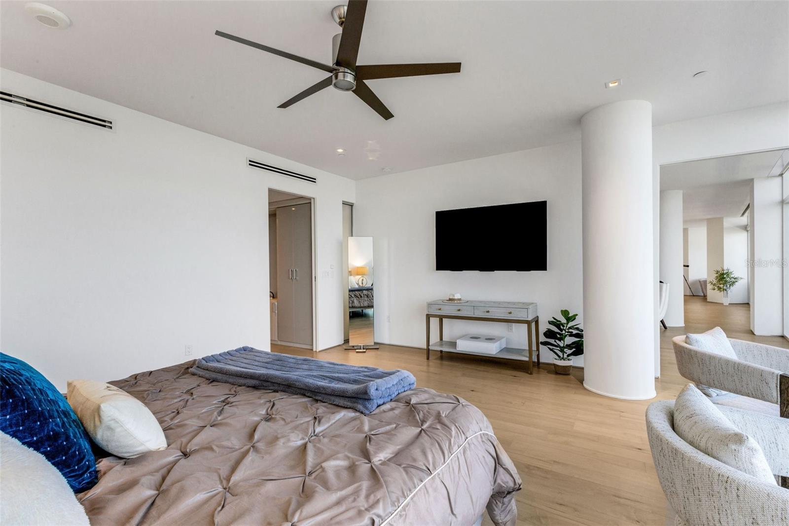 Image 58 of 100 For 280 Golden Gate Point 200