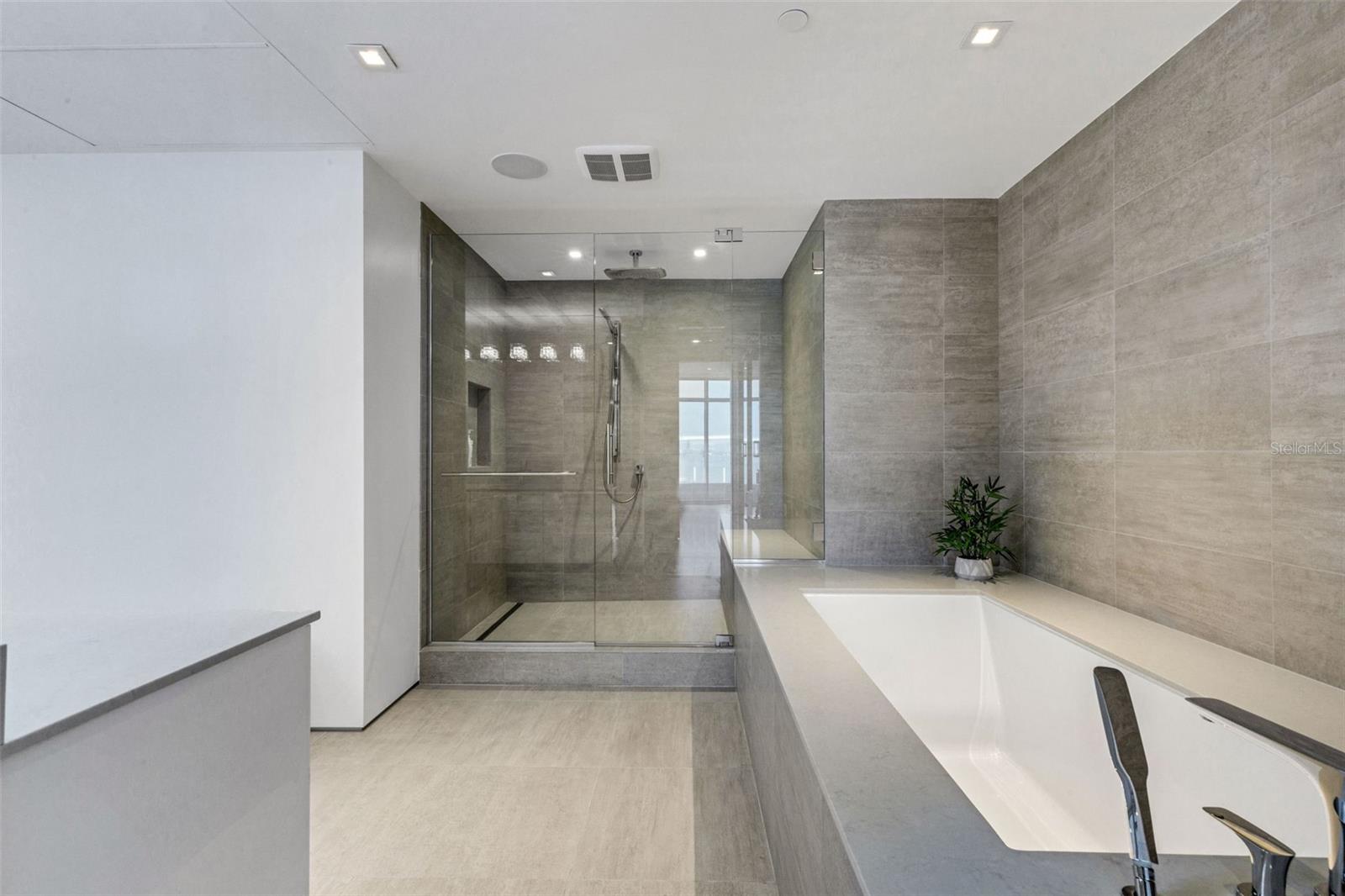 Image 62 of 100 For 280 Golden Gate Point 200