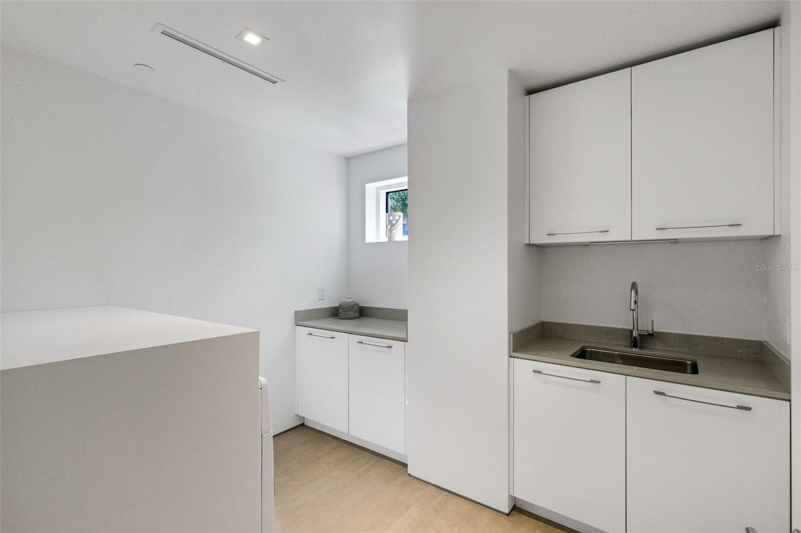 Image 68 of 100 For 280 Golden Gate Point 200