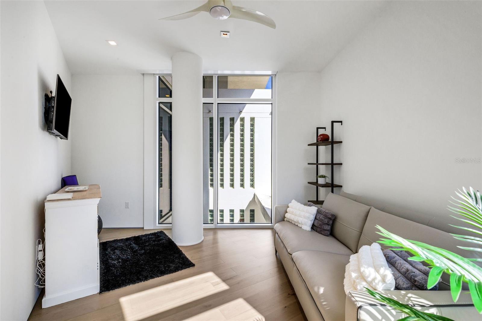 Image 71 of 100 For 280 Golden Gate Point 200