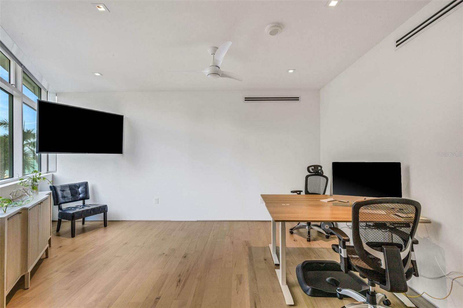 Image 75 of 100 For 280 Golden Gate Point 200