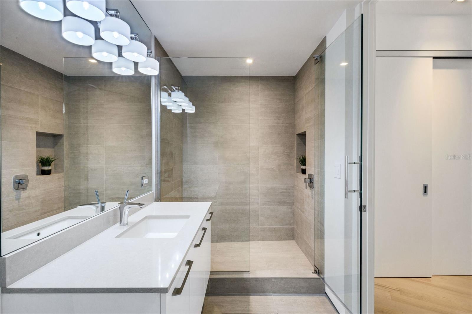 Image 78 of 100 For 280 Golden Gate Point 200