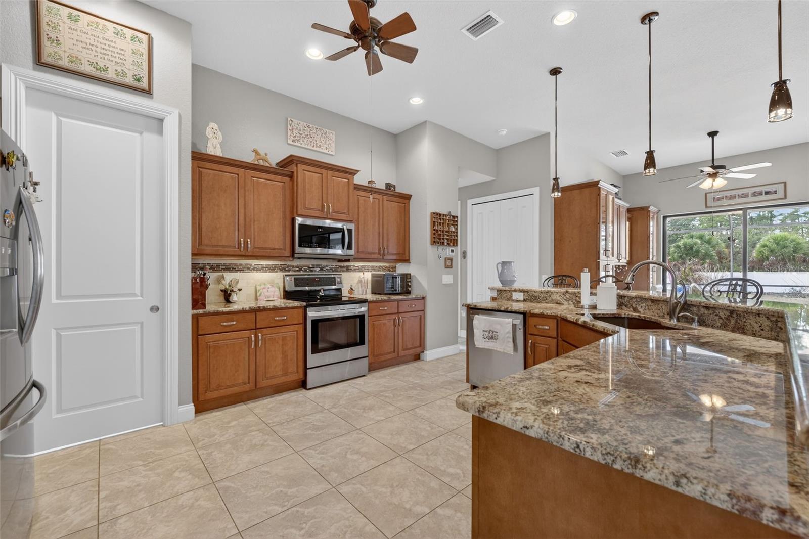 Image 11 of 32 For 1017 Cabot Street