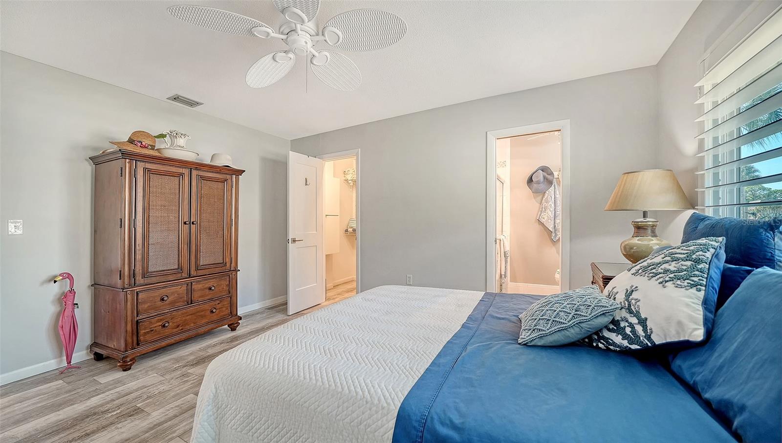 Image 18 of 66 For 5469 Riverbluff Circle 42