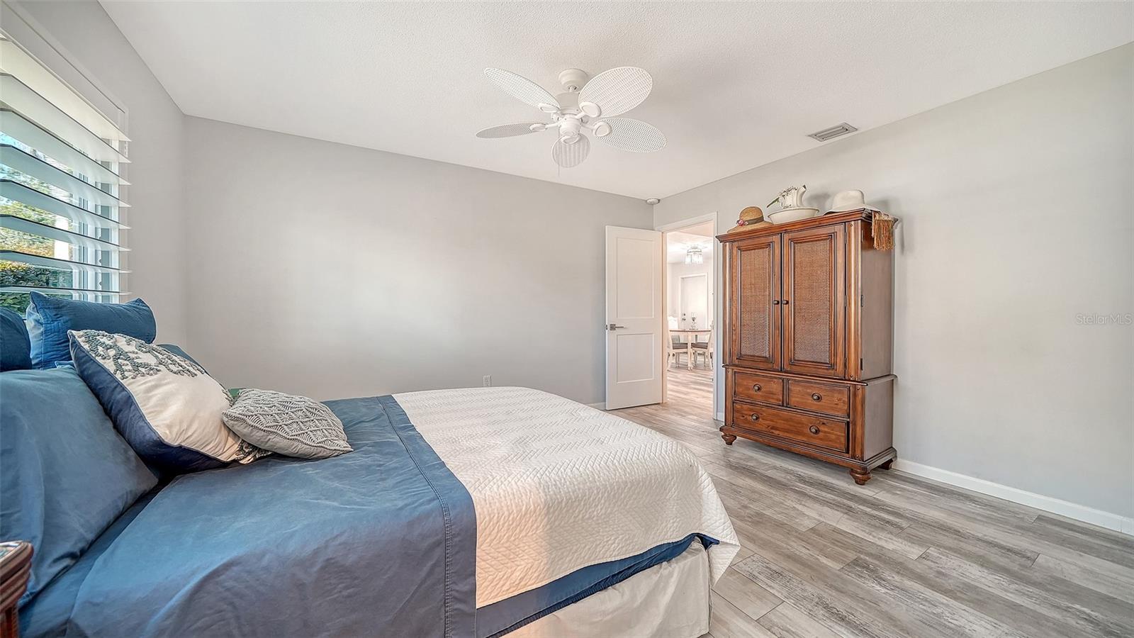 Image 19 of 66 For 5469 Riverbluff Circle 42