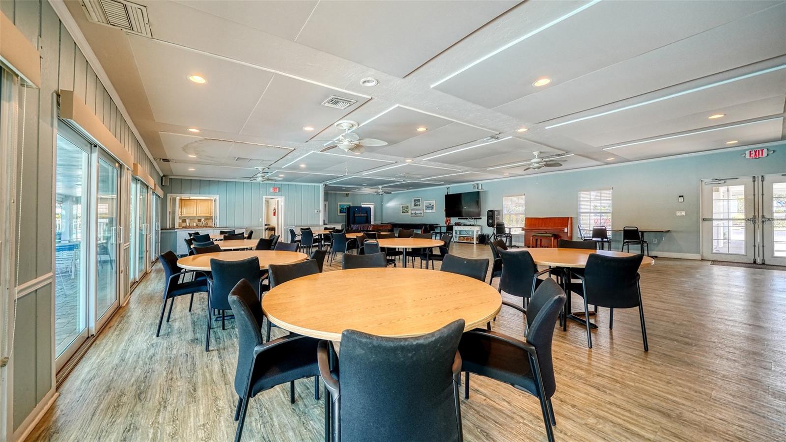 Image 36 of 66 For 5469 Riverbluff Circle 42