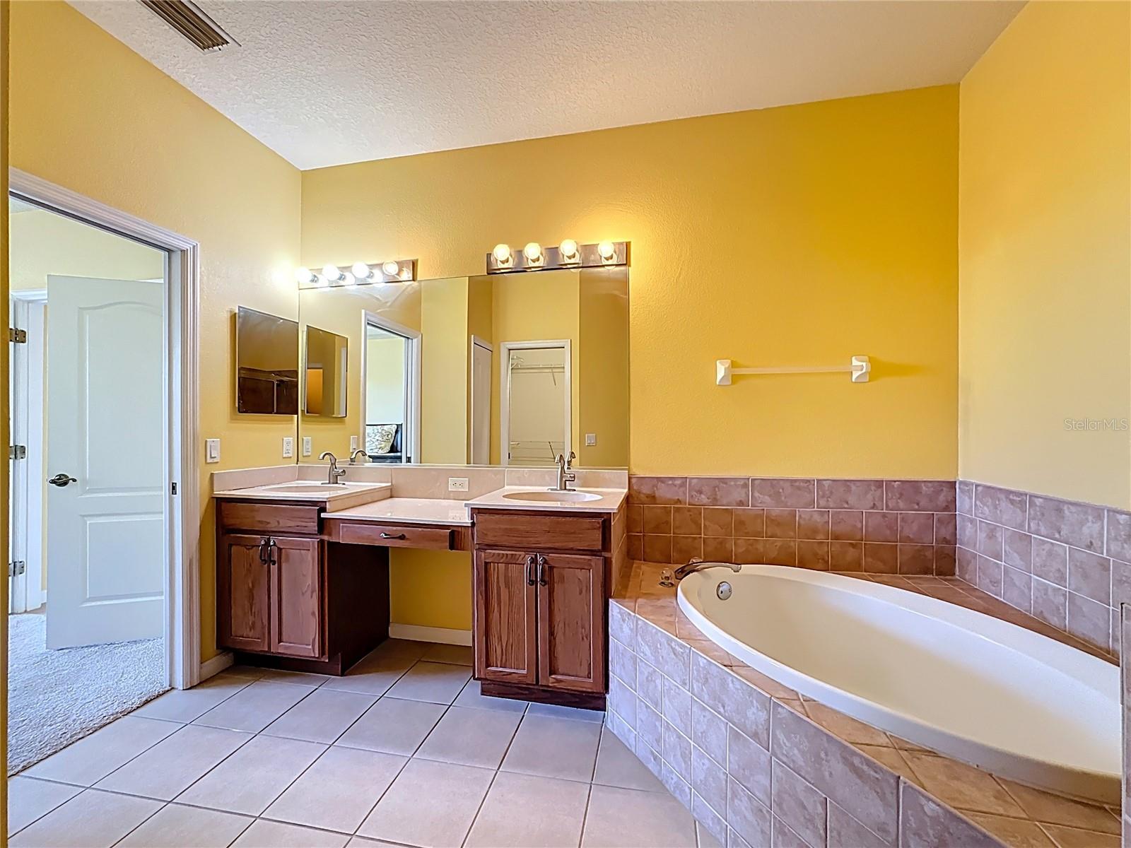 Image 21 of 53 For 5609 Spanish Point Court