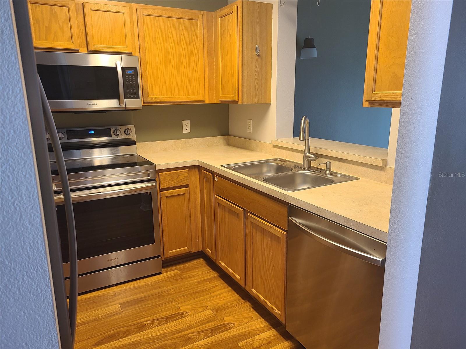 Image 2 of 16 For 14956 Amberjack Terrace 103