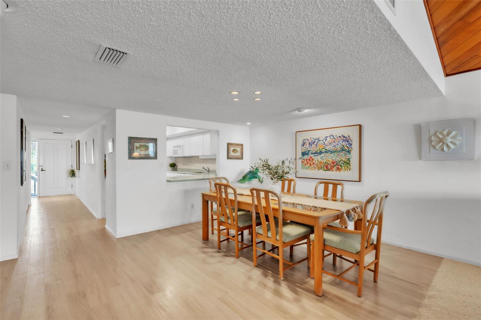 Image 11 of 61 For 5635 Gulf Of Mexico Drive 202