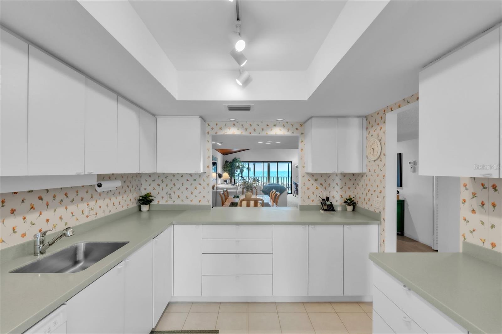 Image 13 of 61 For 5635 Gulf Of Mexico Drive 202