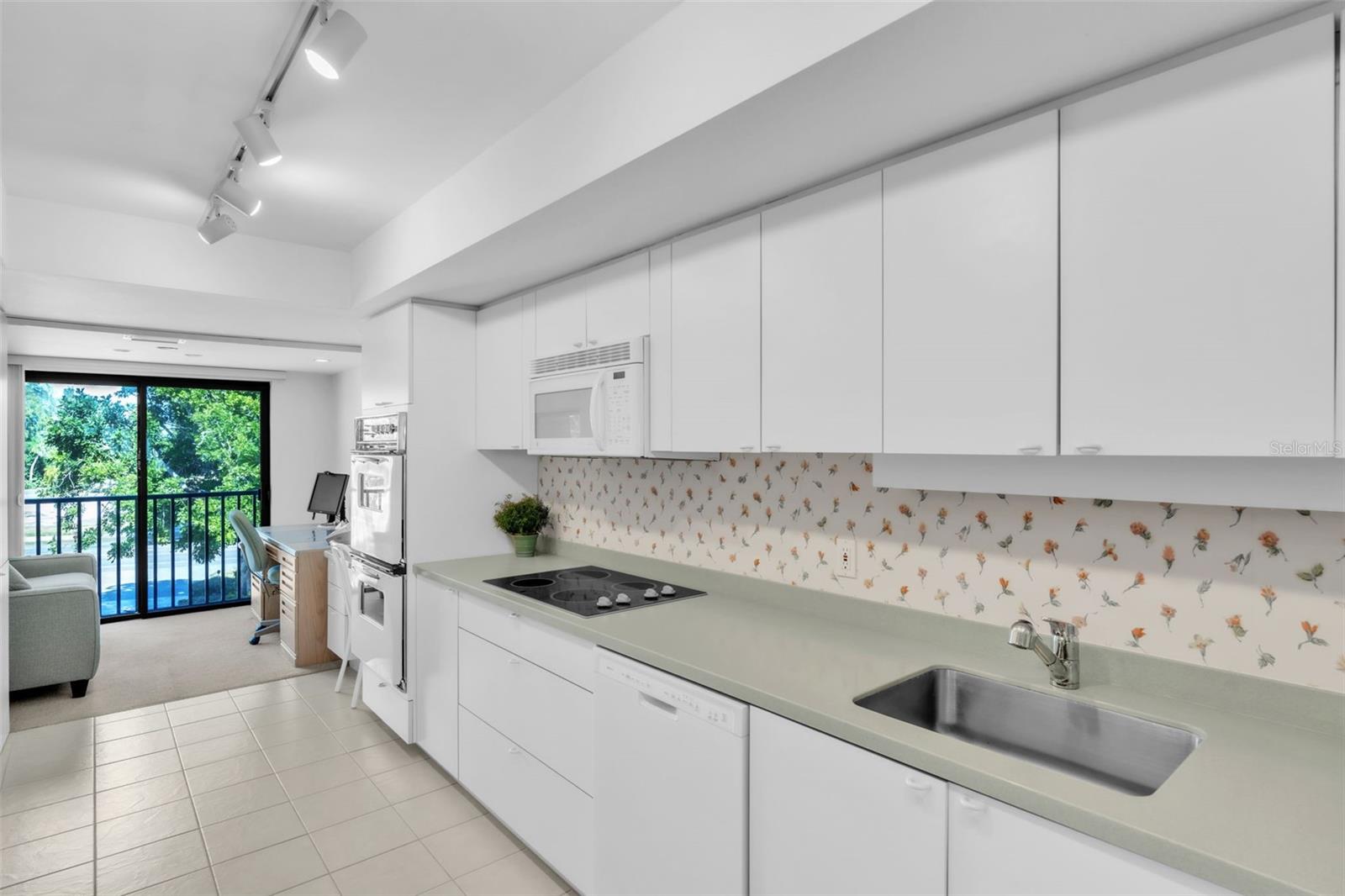 Image 17 of 61 For 5635 Gulf Of Mexico Drive 202