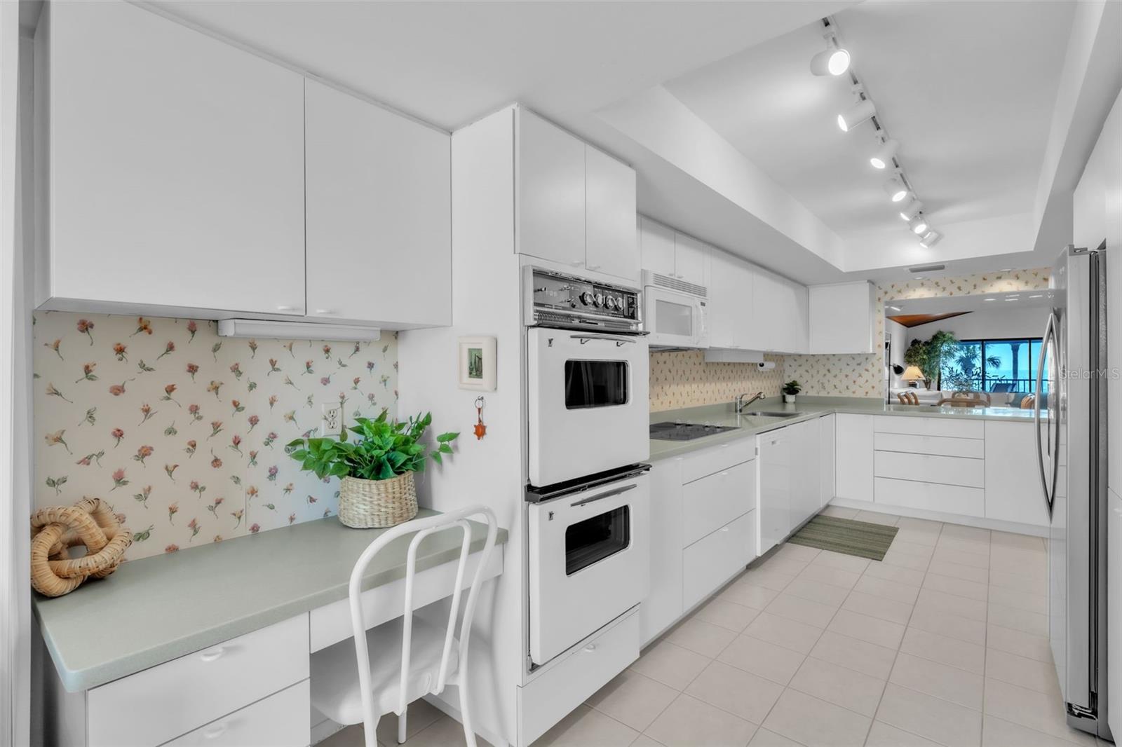 Image 18 of 61 For 5635 Gulf Of Mexico Drive 202