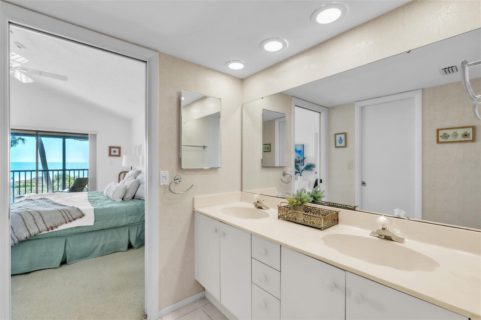 Image 27 of 61 For 5635 Gulf Of Mexico Drive 202