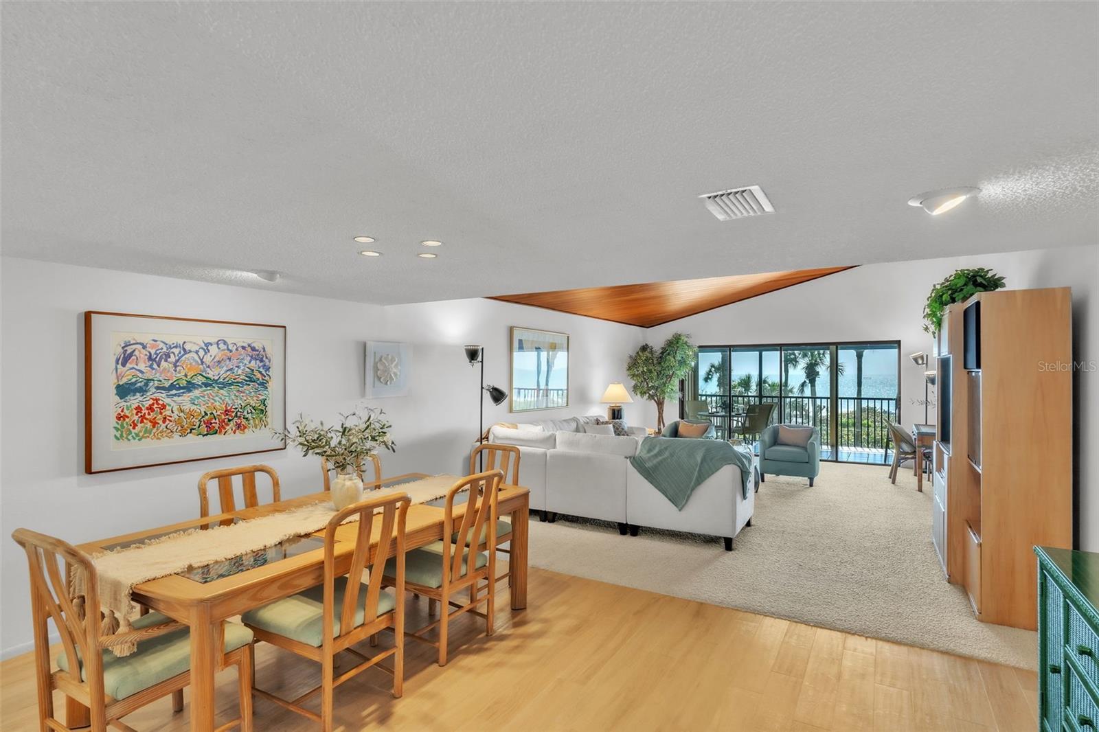 Image 7 of 61 For 5635 Gulf Of Mexico Drive 202