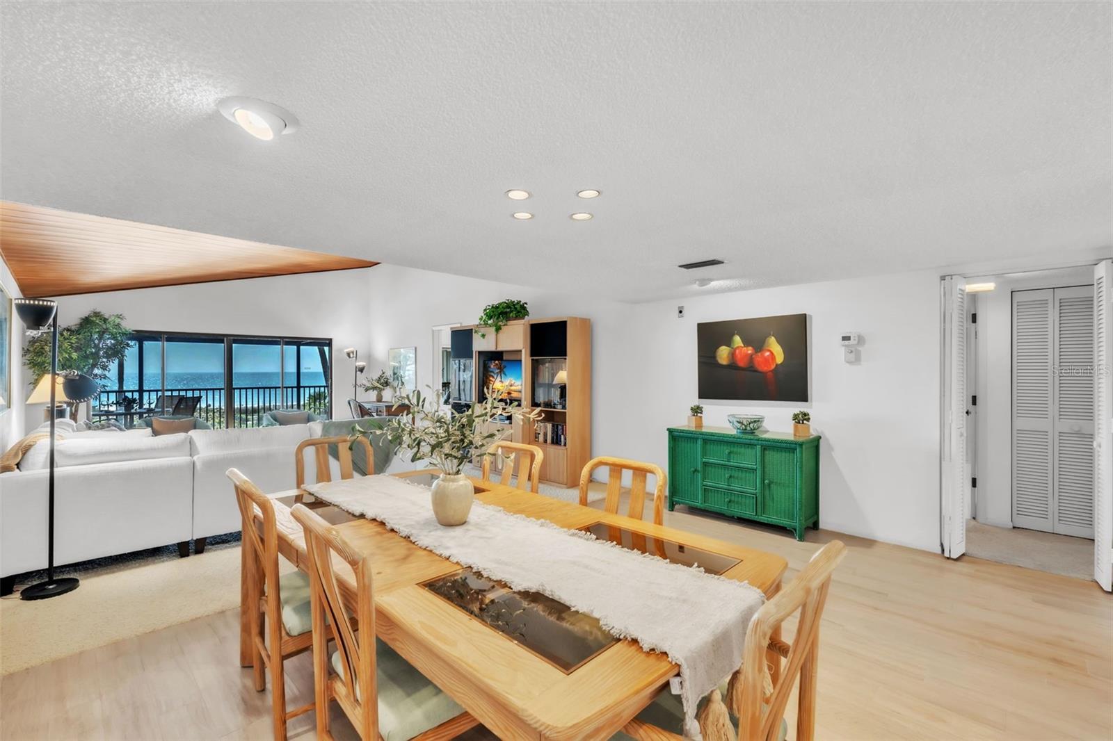 Image 8 of 61 For 5635 Gulf Of Mexico Drive 202